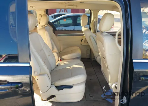 2010 Volkswagen Routan Se z USA, uszkodzony, nr VIN 2V4RW3D12AR246152